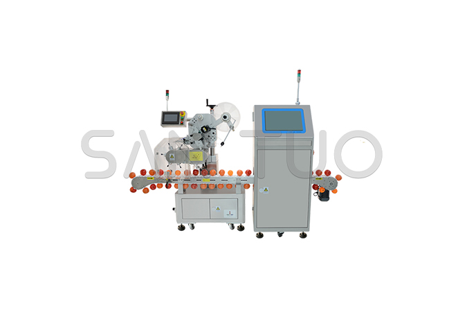 Fruit labeling machine